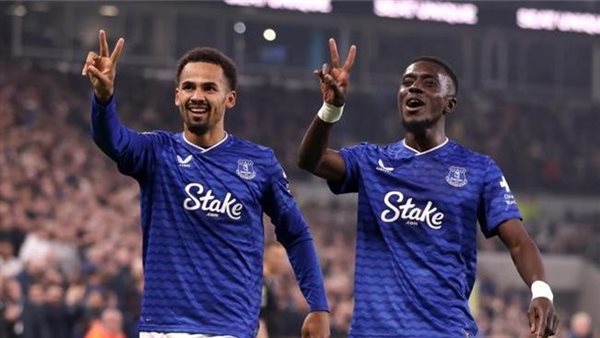 ثنائي السنغال يحتفلان بفوز إيفرتون على تشيلسي بـ «رسالة للاتحاد الإفريقي»