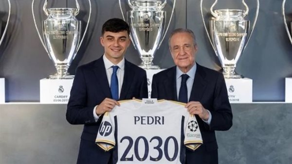 هل يفعلها بيريز ويكرر “سيناريو فيغو” مع بيدري؟