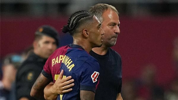 ضربة موجعة لمخططات فليك.. كيف استقبل مدرب برشلونة نبأ غياب “محرك” الفريق؟