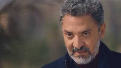 بين التاريخ والخيال.. فتحي عبد الوهاب يشوق متابعيه لعمله القادم بملامح صادمة