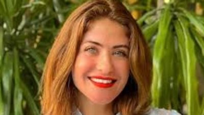 إطلالة هيدي كرم في روما تشعل منصات التواصل الاجتماعي بجمالها وبساطتها