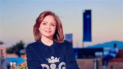 إلهام شاهين تستمتع بأجواء ساحل البحر الأحمر وتتصدر تريند فيسبوك