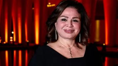 تفاعل واسع مع صور إلهام شاهين في البحر الأحمر والجمهور يشيد بجمالها الدائم