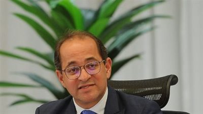 إجراءات تقشفية حكومية: خفض مخصصات وقود السيارات بنسبة 30% وإبطاء المشروعات الكثيفة