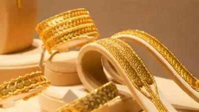 الذهب العالمي والمحلي: علاقة طردية ترفع الأسعار وترقب لقرارات الفيدرالي الأمريكي