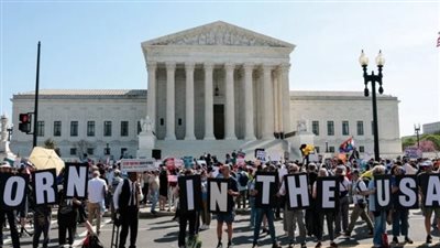 المحكمة العليا تشكك في خطة ترامب للحد من الجنسية بالولادة