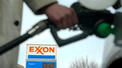 تداعيات الحرب الإيرانية: كيف تسببت الهجمات على الناقلات في قفزة 30% بأسعار الوقود؟