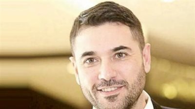 المخرج أحمد علاء الديب يوازن بين 