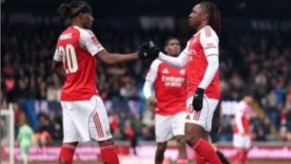 أرسنال يراقص الموت في رحلة البحث عن الثلاثية التاريخية