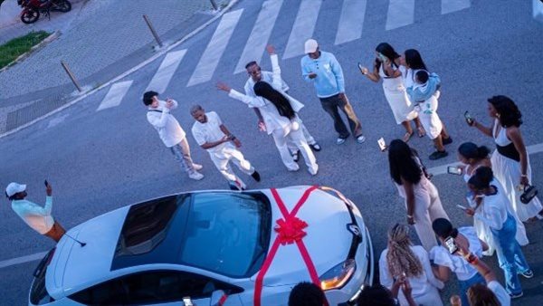 شيكو بانزا يفاجئ زوجته بهدية مميزة احتفالًا بحملها في طفله شيكو بانزا يفاجئ زوجته بهدية مميزة احتفالًا بحملها في طفله