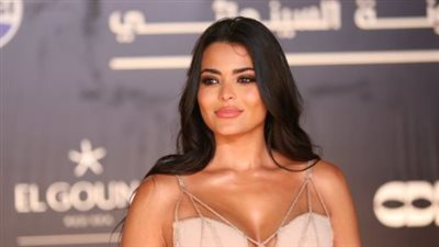 أسماء جلال تثير الجدل بصورة 