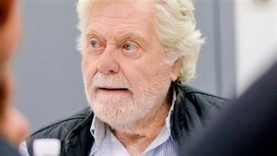 بمناسبة القمة العربية الصينية الثانية.. تعاون فني ضخم يجمع حسين فهمي بشبكة تلفزيون الصين الدولية