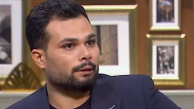 من الطفولة إلى الزواج: كيف جمعت الصدفة أحمد عبد الله محمود وحب عمره بعد عقدين؟