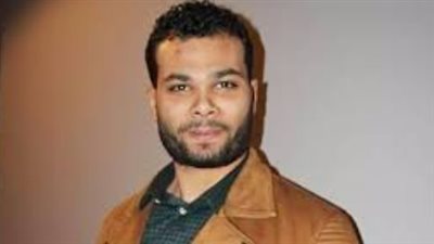 الصدفة والمواقع الاجتماعية: محطات فاصلة في علاقة أحمد عبد الله محمود بزوجته