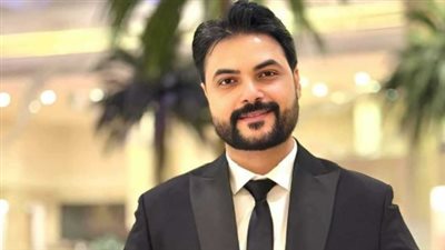 الساحة الفنية تكتسي بالسواد: الموت يفجع السيناريست محمود حمدان في والده