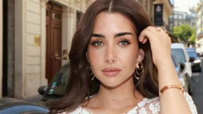  الفنانة الشابة هنا الزاهد.. تفاصيل الإطلالة الكلاسيكية في فندق شانجريلا