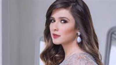 ياسمين عبد العزيز ومي عمر.. قراءة في أبعاد النجومية وتفنيد 