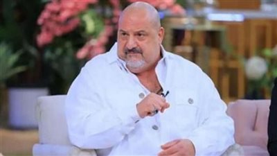 تفاصيل إنسانية مبكية: كيف عاش خالد الصاوي مشاعر الأب لأول مرة في الثمانينيات؟