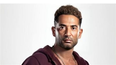 عادل إمام يمنح عمرو سعد 