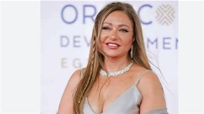 ليلى علوي تتألق مع أسرتها في شم النسيم وتستعد لموسم سينمائي قوي