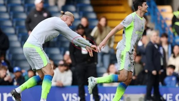 صور تكشف تعرض هالاند لنزيف في ذراعه خلال لقاء تشيلسي