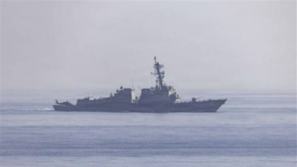 الدولار في المنطقة الرمادية.. قراءة في مستقبل الأسواق المالية بعد حصار الموانئ الإيرانية