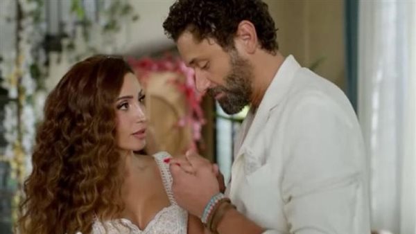 كواليس شائعة ارتباط دينا الشربيني وكريم محمود عبد العزيز.. هل كانت "كذبة أبريل"؟