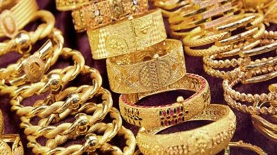 أسعار الذهب اليوم.. كيف أثر انخفاض الدولار على سعر الجرام في الأسواق المصرية؟
