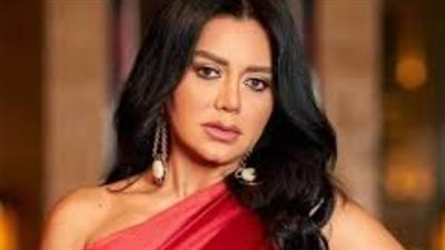 من الأناقة إلى الفزع: كيف تحولت إطلالة رانيا يوسف لحديث الساعة؟