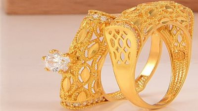 عيار 21 يسجل رقمًا جديدًا.. تعرف على أسعار الذهب في السوق المحلي والبورصة العالمية اليوم