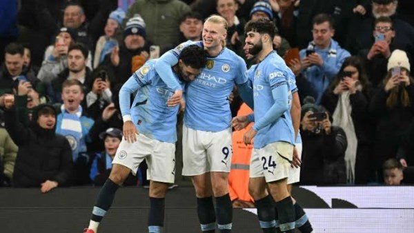 مدافع مانشستر سيتي يرحل بنهاية الموسم الجاري.. تفاصيل