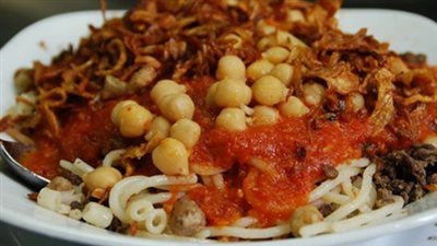 حقائق غذائية صادمة: هل الكشري وجبة صحية أم قنبلة من السعرات الحرارية؟