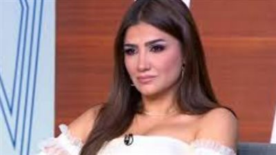 أناقة شتاء 2026: كيف أصبحت مي عمر أيقونة الموضة العالمية في محطة قطار براج؟