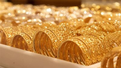 بريق الذهب في الخليج: ارتفاع طفيف بأسعار المعدن النفيس في السعودية والإمارات اليوم