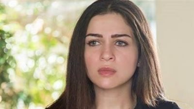 شاهد أحدث ظهور للنجمة مي عز الدين مع زوجها.. من ربح تحدي البلياردو؟