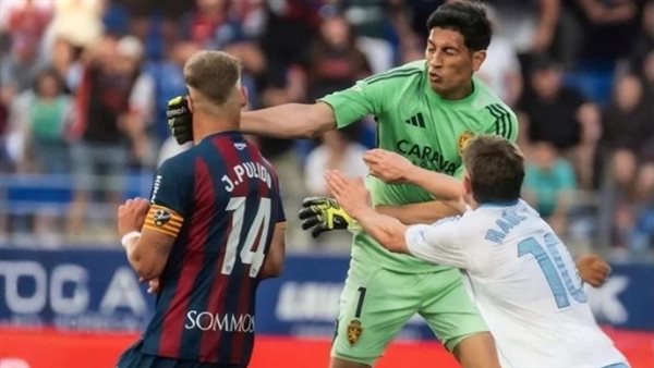 حارس سرقسطة يضع مسيرته على المحك ويتحول لملاكم في الملعب