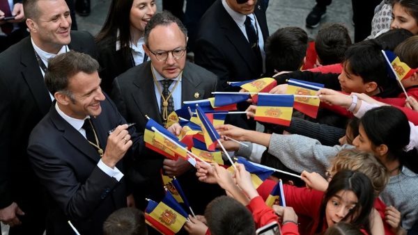 ماكرون يتنبأ بسقوط بايرن ميونخ أمام باريس سان جيرمان بثلاثية