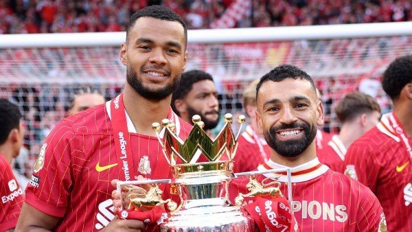 دعمني كثيرًا.. وسيظل أسطورة في ليفربول