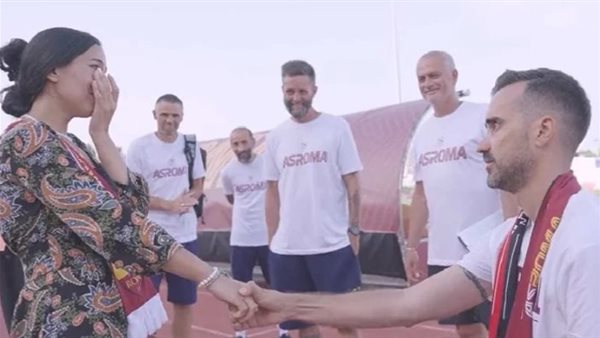 مورينيو يبتسم للحب.. فيديو قديم يشعل “السوشيال ميديا” مجددًا