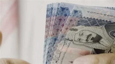 لوحة أسعار العملات: كم سجل الريال السعودي في البنك الأهلي الكويتي وبنك CIB؟