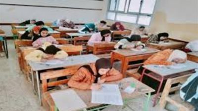 التقييمات الشهرية تحت المجهر.. خبراء يحللون تأثير تراكم الامتحانات على الطلاب