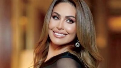 قصة الفستان الذهبي الذي اختارته مي سليم ليبرز قوامها المتناسق وجاذبيتها