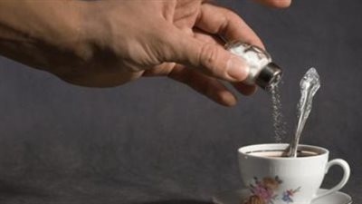القهوة ومشروبات الطاقة على الريق.. مخاطر صحية تتجاوز مجرد الشعور بالحموضة