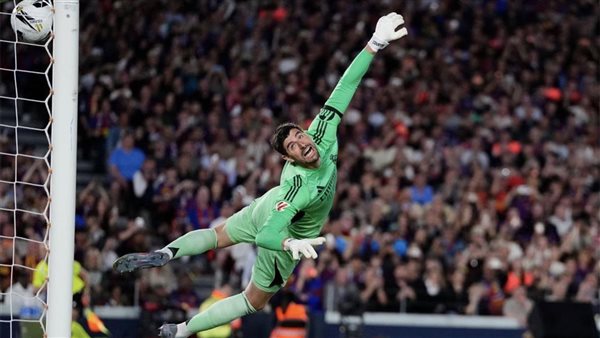 كورتوا يوجه رسالة إلى جمهور ريال مدريد بعد الخسارة أمام برشلونة في الكلاسيكو