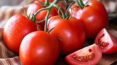 بعد تخطيها حاجز 35 جنيهًا: حاتم النجيب يكشف أثر الطقس على أسعار الطماطم اليوم