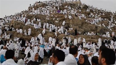 رسائل طمأنينة من عرفات: البعثة الرسمية تتابع أحوال الحجاج لحظة بلحظة