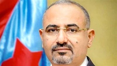 اللواء عيدروس الزبيدي: القيادة التي تسكن وجدان الشعب بعيدًا عن صخب الساحات