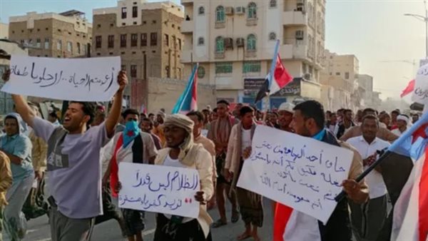 سيئون تعلن العصيان ضد “حرب الخدمات”