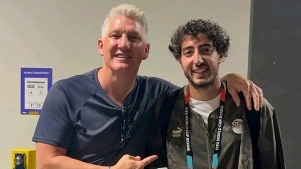 شفاينشتايجر أسطورة الكرة الألمانية يلتقي محمد هاني بعد المباراة.. ماذا قال له؟ شفاينشتايجر أسطورة الكرة الألمانية يلتقي محمد هاني بعد المباراة.. ماذا قال له؟