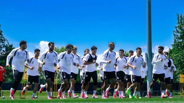 جلسات مكثفة من حسام حسن لتحفيز لاعبي منتخب مصر.. وتريزيجيه كلمة السر أمام نيوزيلندا جلسات مكثفة من حسام حسن لتحفيز لاعبي منتخب مصر.. وتريزيجيه كلمة السر أمام نيوزيلندا